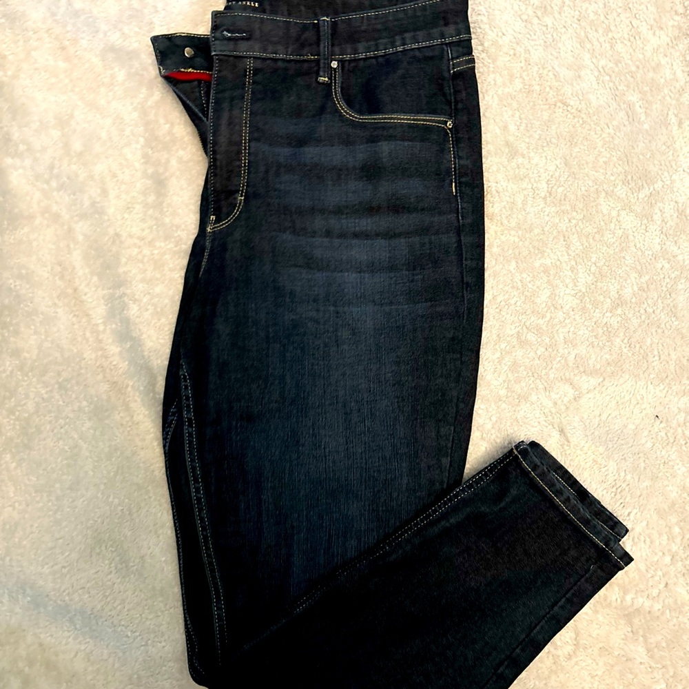 WHBM sculpt jeans! Amazingly flattering! Must haves! Selling as they don’t fit